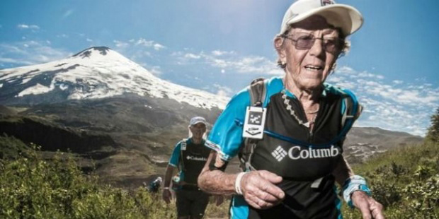 Una abuela octogenaria cruza los Andes corriendo