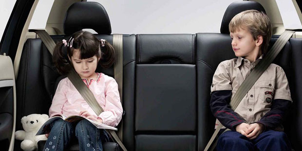6 ideas para que tus nietos estén entretenidos en el coche