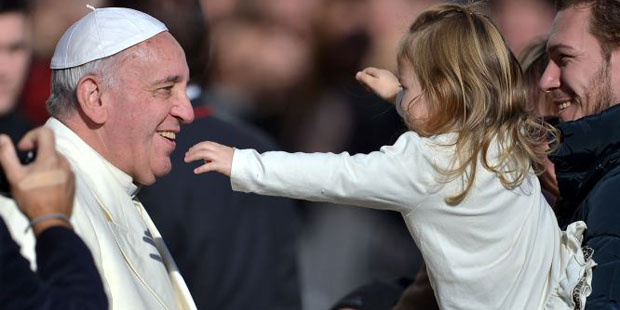 El Papa nos anima a jugar con los pequeños de la casa