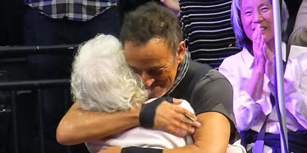 Springsteen y su fan de 91 años revolucionan la red