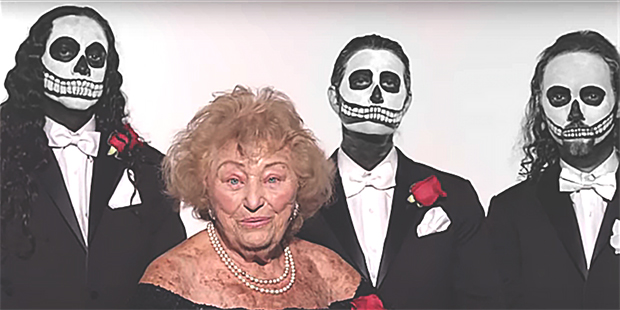 Una abuela de 96 años, superviviente del Holocausto y cantante ‘death metal’