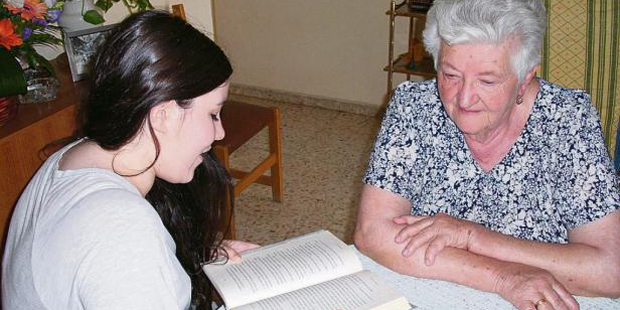 ”Casa ajena”, la lectura a domicilio para mayores